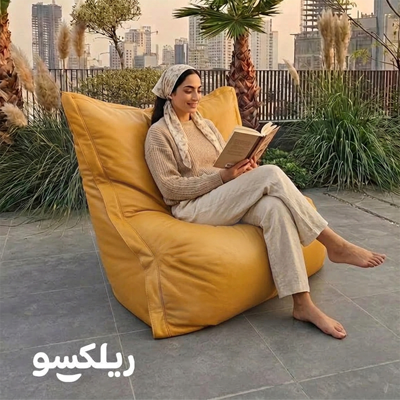 مبل شنی چرم زرد تک نفره ریلکسو در حال استفاده